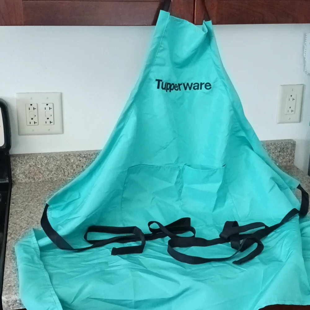 Tupperware apron pockets